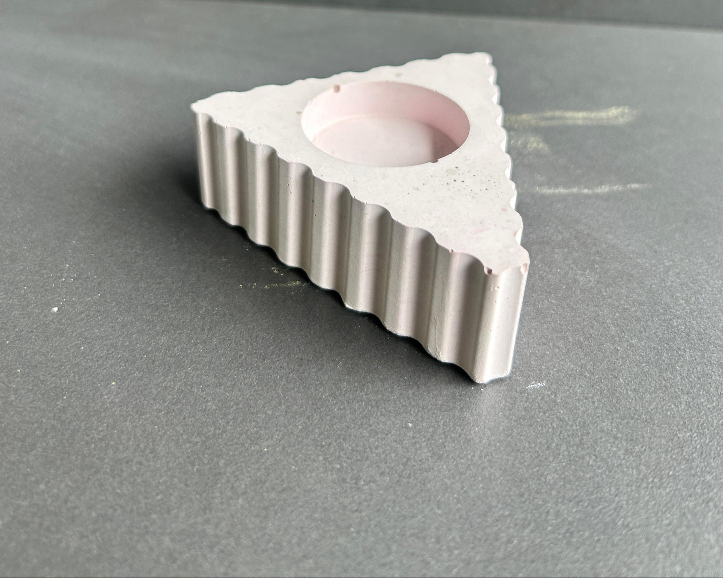 Concrete tealight holder