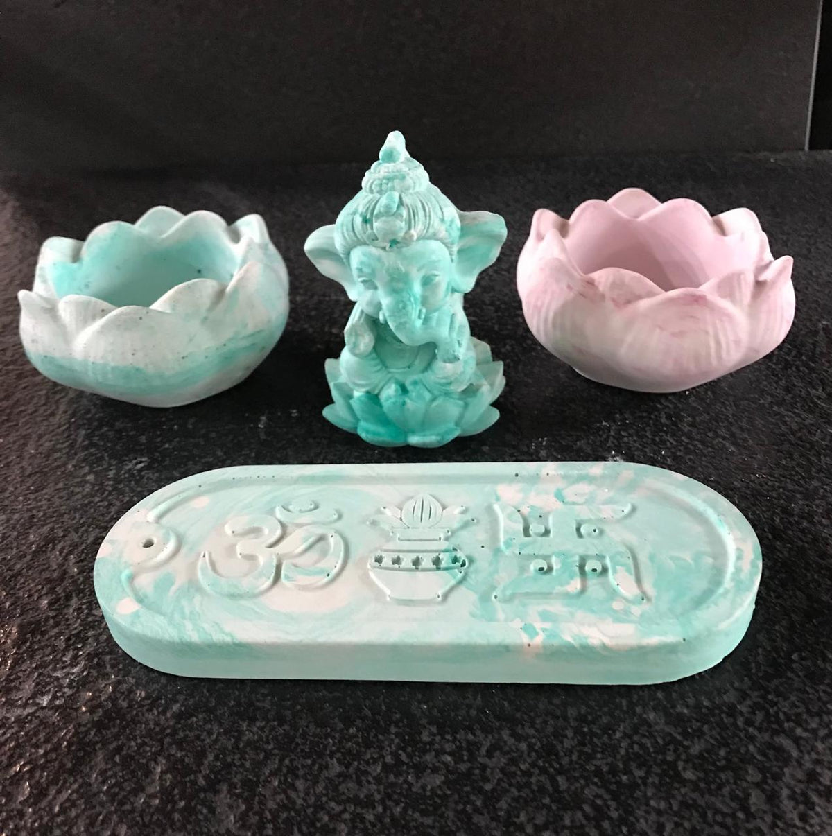 Diwali Gift Set – Bal Ganesh Idol, 2 Lotus Tealights & Incense Holder