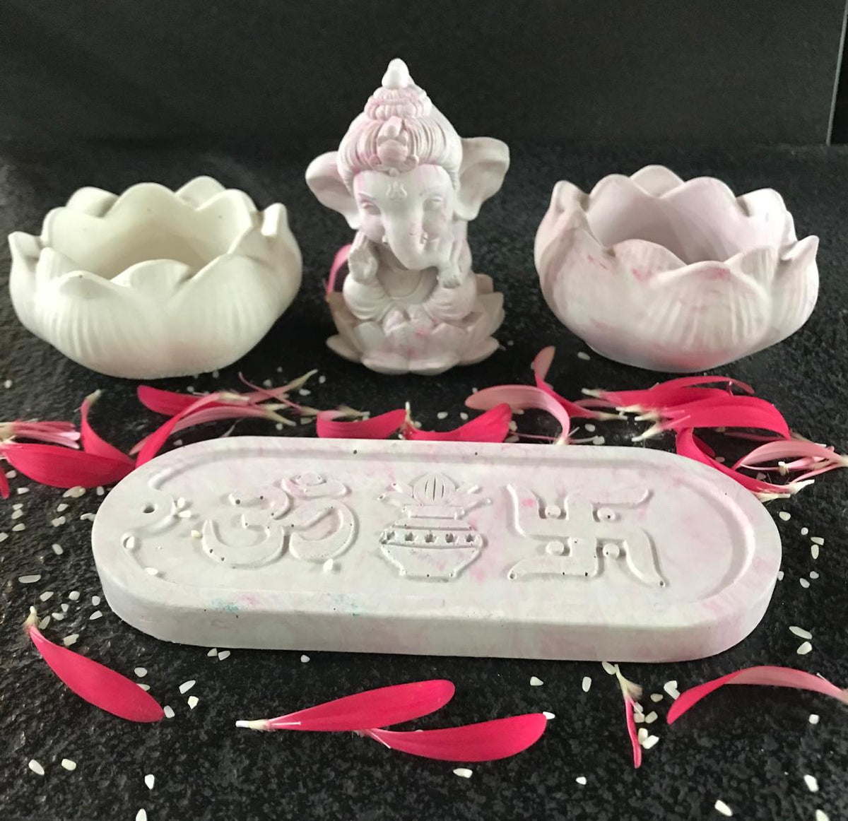 Diwali Gift Set – Bal Ganesh Idol, 2 Lotus Tealights & Incense Holder